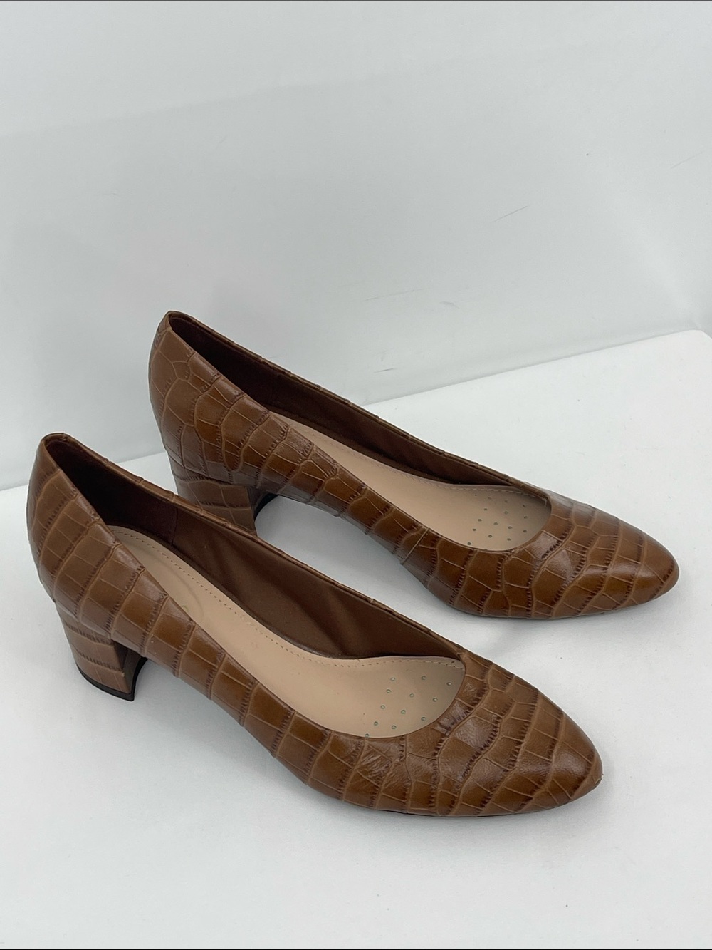 EVOLVE Classic Croc-Embossed Low Heel Pumps in Brown WOMENS SIZE 7.5M  NWOT